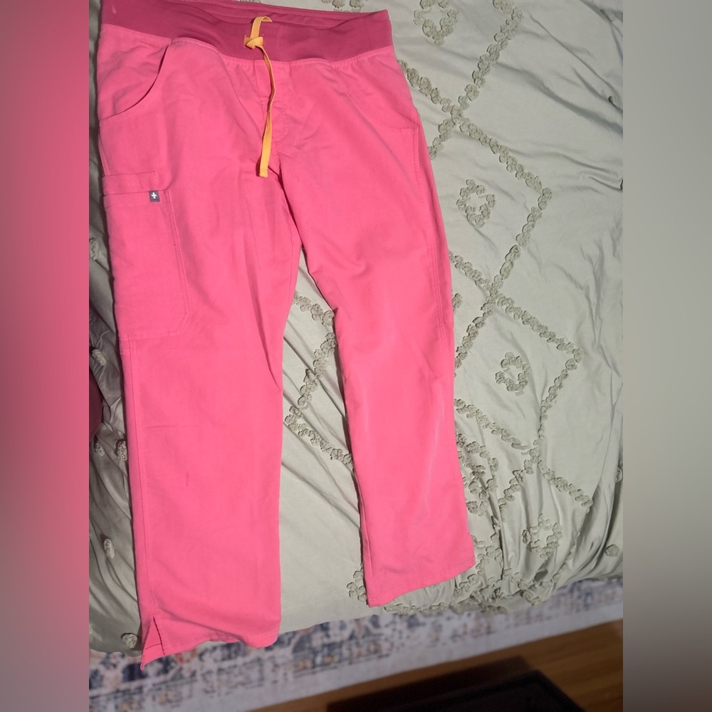 Figs pink scrub pants size M